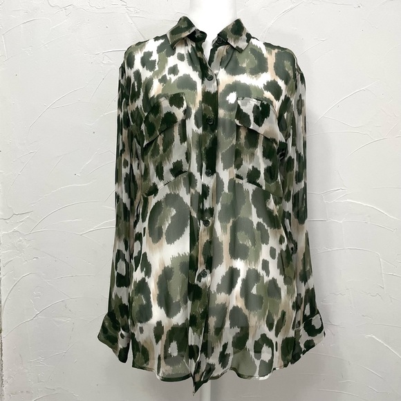 Equipment Femme Slim Signature Silk Shirt Leopard Print Green - Picture 2 of 11